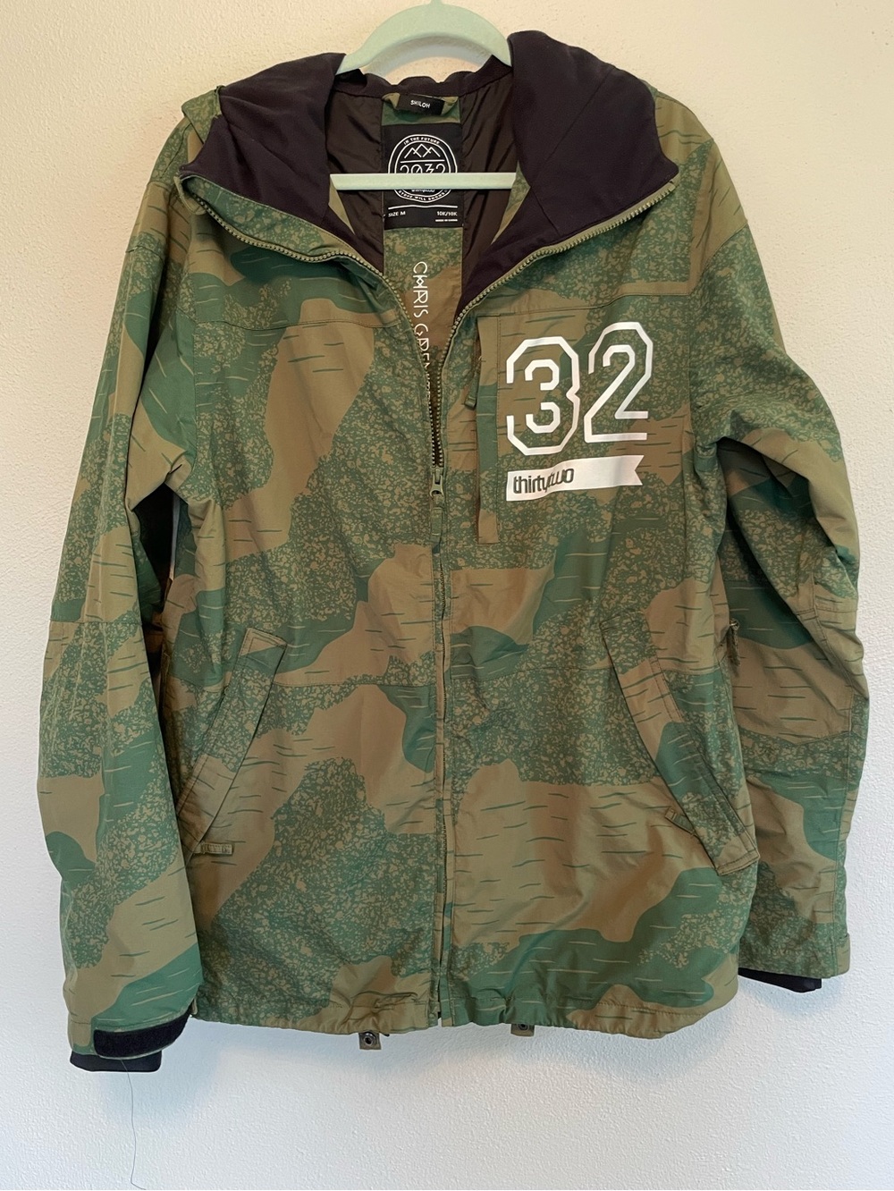ThirtyTwo Chris Grenier pro snowboard Shiloh jacket in a green camouflage medium